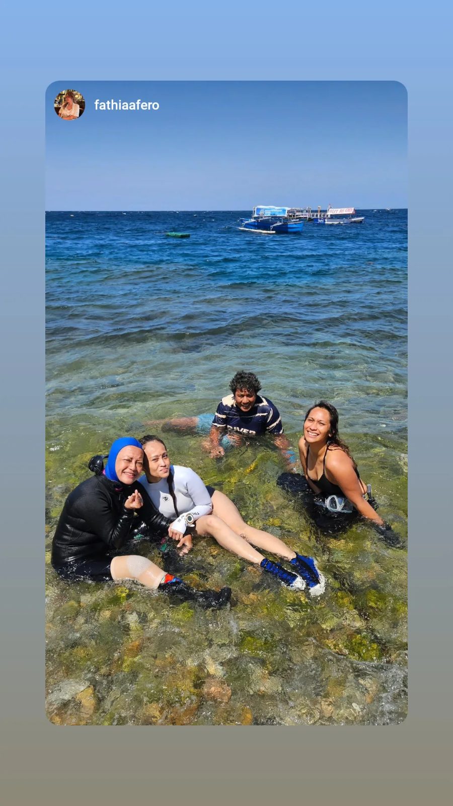 Saat-saat yang paling seru saat Scuba Diving adalah saat lagi foto-foto!
Sambil menjelajah dunia underwater, kita perlu mengabadikan kenangan seru sambil foto-foto.
Banyak area Scuba Diving saat ini memiliki spot khusus untuk foto-foto, baik yang alami ataupun buatan.