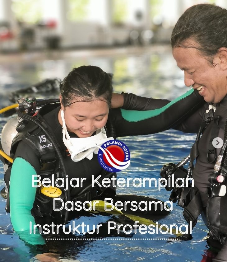 Diatas Manfaat Utama Belajar Scuba Diving Dengan Instruktur Yang Professional.

Bersama Instruktur yang profesional, kamu bukan belajar menggapai sertifikat, melainkan belajar membangun Karakter yang akan menjadikan kamu Scuba Diver yang tidak hanya “Skillful” tapi juga penyelam yang percaya diri dan mandiri di setiap sesi penyelaman.

Nantinya kita bukan hanya belajar menguasai keterampilannya, namun belajar memahami “mengapa” di balik setiap keterampilan yang berhasil kamu kuasai—mulai dari cara bernapas, menggunakan alat-alat, mengatur neutral buoyancy (daya apung netral) hingga menguasai prosedur keselamatan.

Kita tidak akan fokus untuk menyelesaikan daftar skill yang harus kami pelajari, Kita hanya fokus pada Kamu.